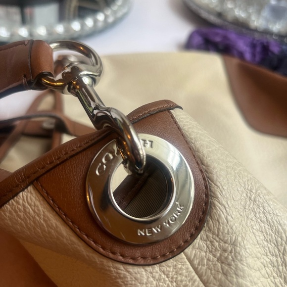 Coach Hadley Luxe Grain Pebbled Leather Ivory and Cognac   Tote bag - Picture 9 of 14